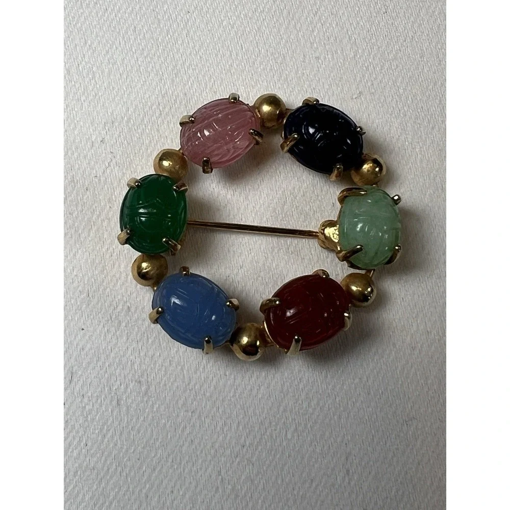 Vintage Estate Gold Tone Carved Gemstone Scarab Beetle Circle Brooch 1 3/8